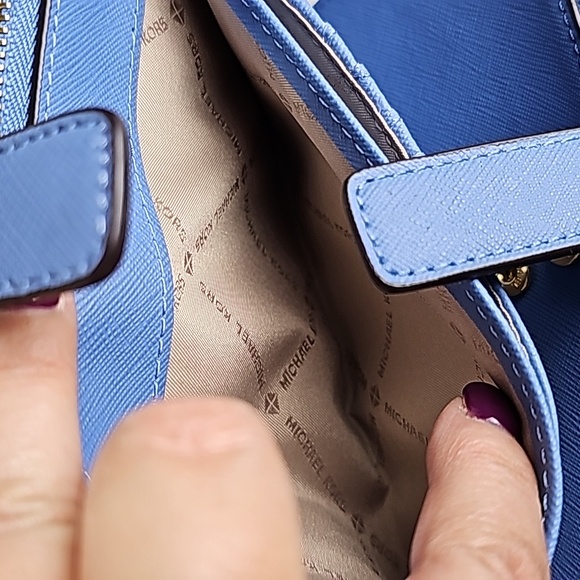 Michael Kors Periwinkle Saffiano Leather Double Zip Phone Wristlet/Wallet EUC - Picture 13 of 16